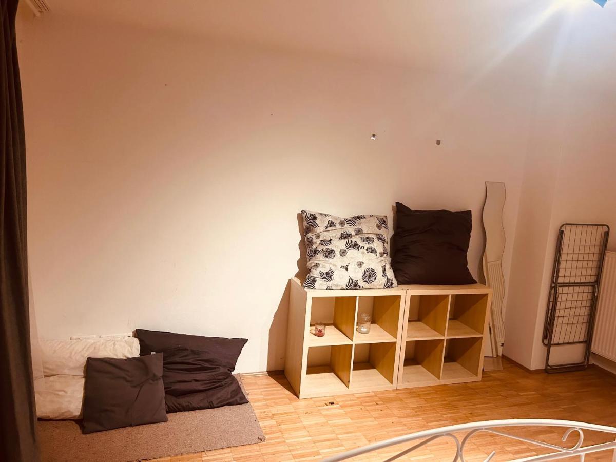 Theresienstrasse 83 Homestay