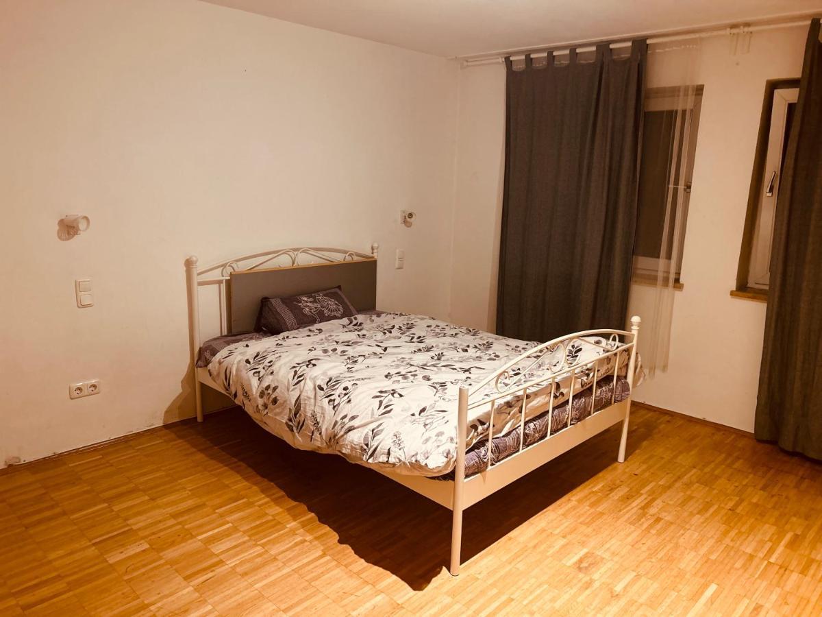 Theresienstrasse 83 Privatunterkunft